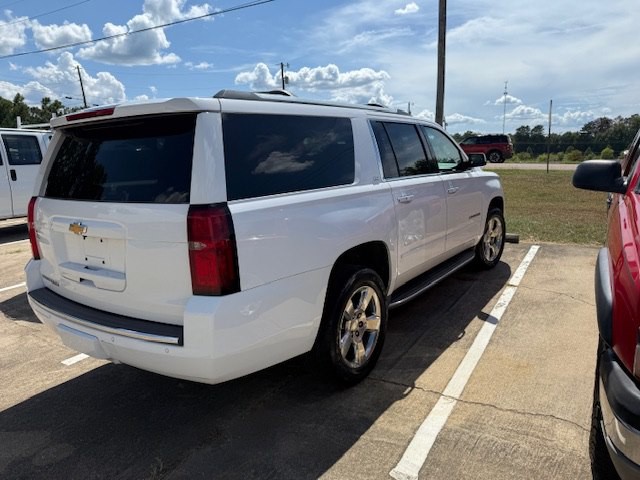 2016 Chevrolet Suburban Image 4