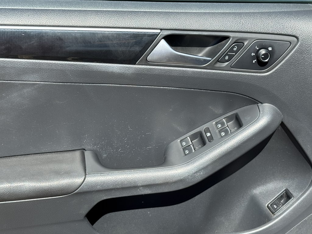 2016 Volkswagen Jetta Image 9