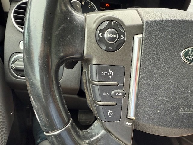 2015 Land Rover LR4 Image 10
