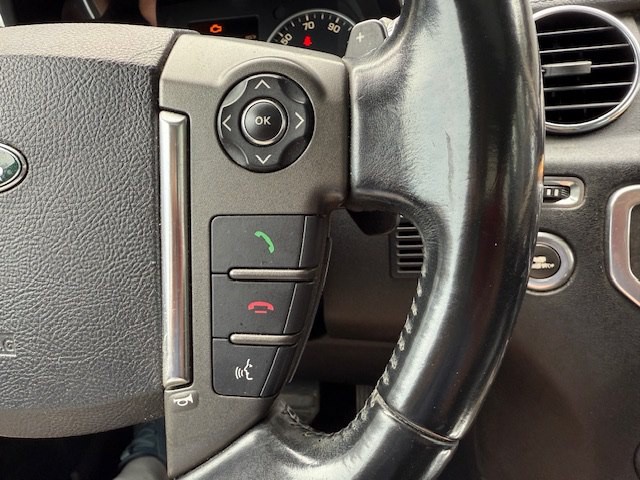 2015 Land Rover LR4 Image 11