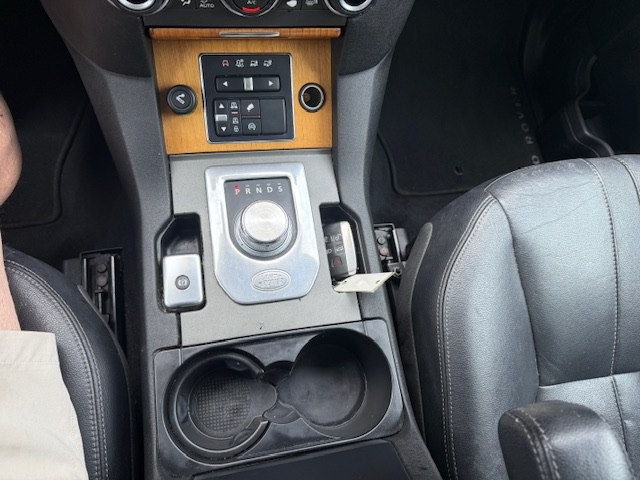 2015 Land Rover LR4 Image 12