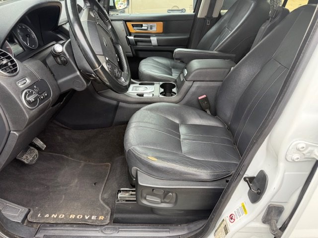 2015 Land Rover LR4 Image 13