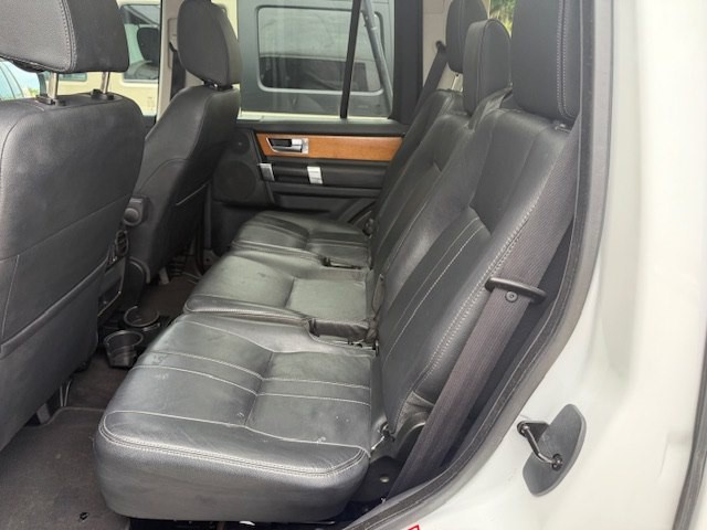 2015 Land Rover LR4 Image 14