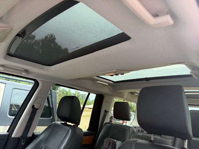 2015 Land Rover LR4 Image 15
