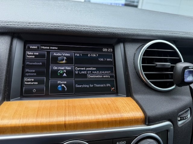 2015 Land Rover LR4 Image 16