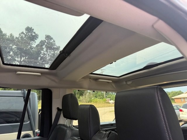 2015 Land Rover LR4 Image 17