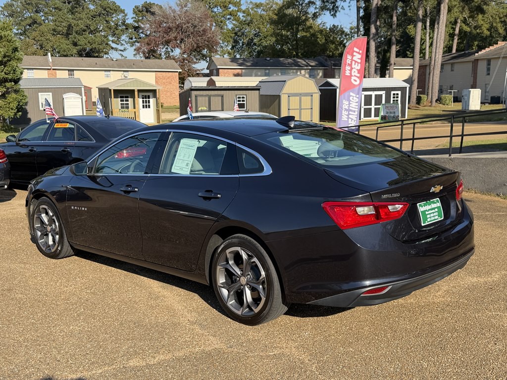 2023 Chevrolet Malibu Image 3