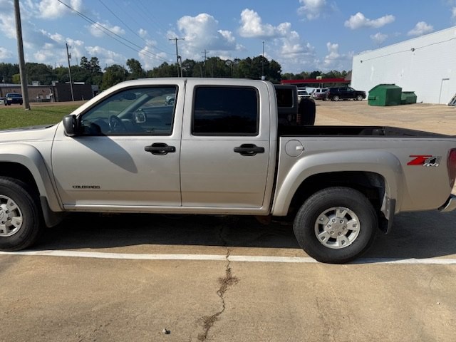 2005 Chevrolet Colorado Image 2