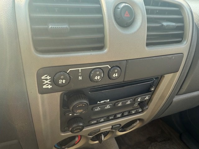 2005 Chevrolet Colorado Image 11