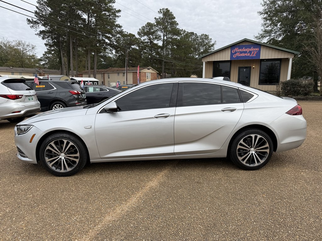2019 Buick Regal Image 2