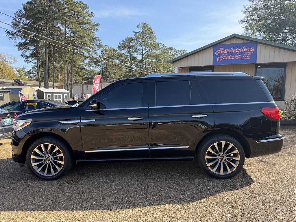 2018 Lincoln Navigator Image 2