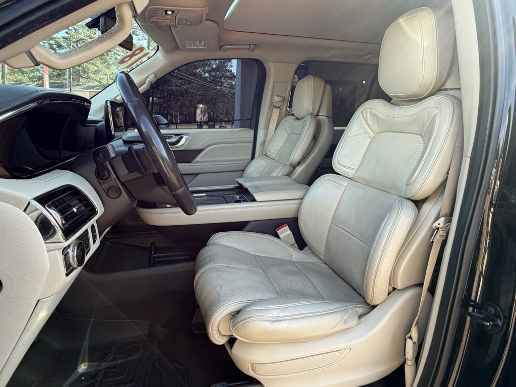 2018 Lincoln Navigator Image 8