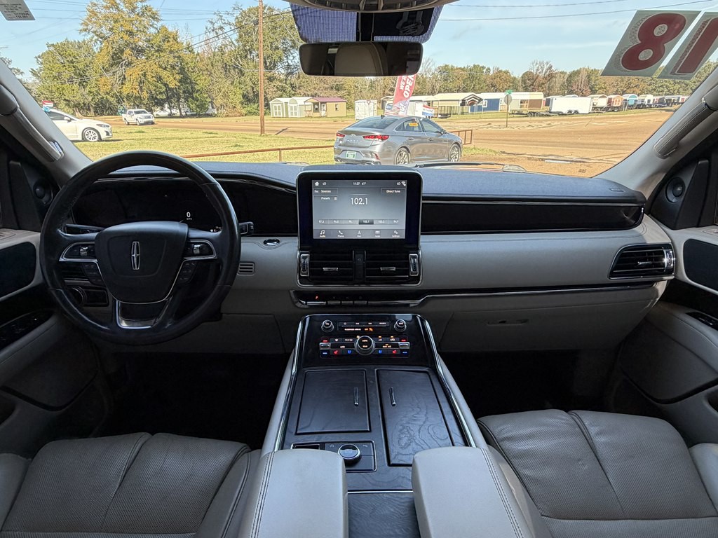 2018 Lincoln Navigator Image 9