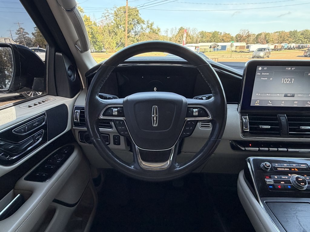 2018 Lincoln Navigator Image 17