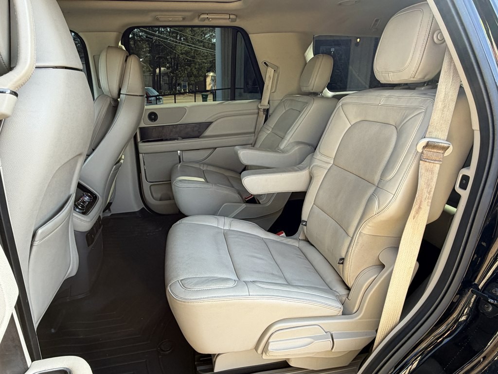 2018 Lincoln Navigator Image 20
