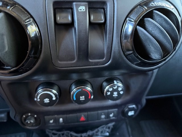 2014 Jeep Wrangler Image 13