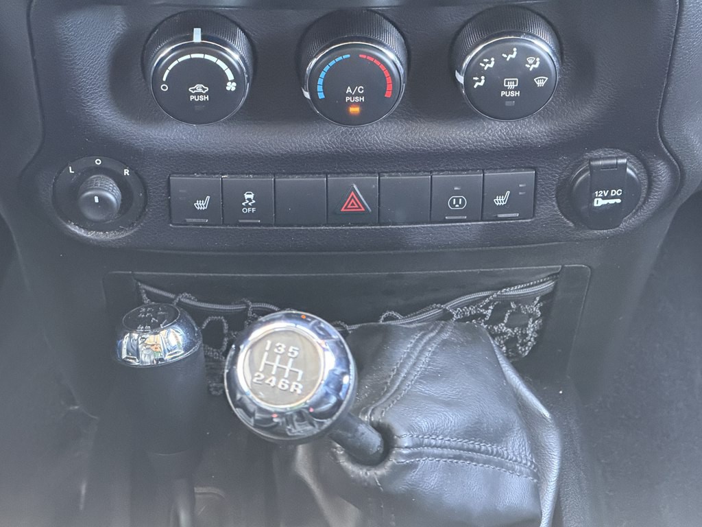 2014 Jeep Wrangler Image 14