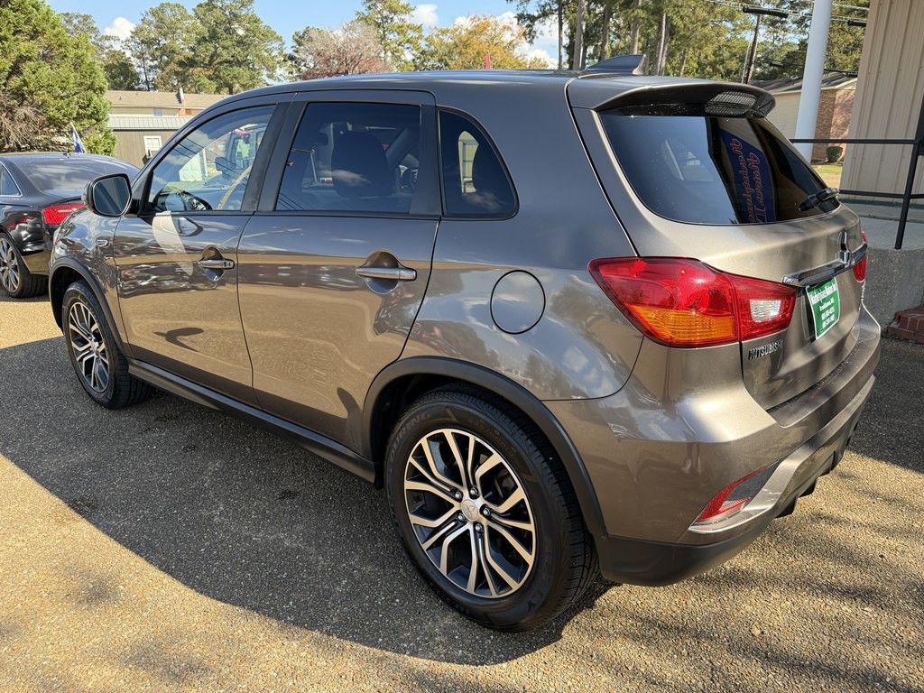 2018 Mitsubishi Outlander Image 3