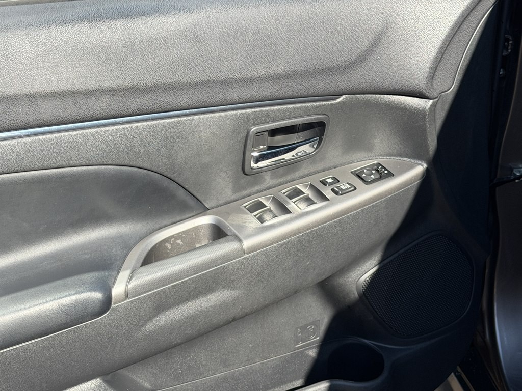 2018 Mitsubishi Outlander Image 9