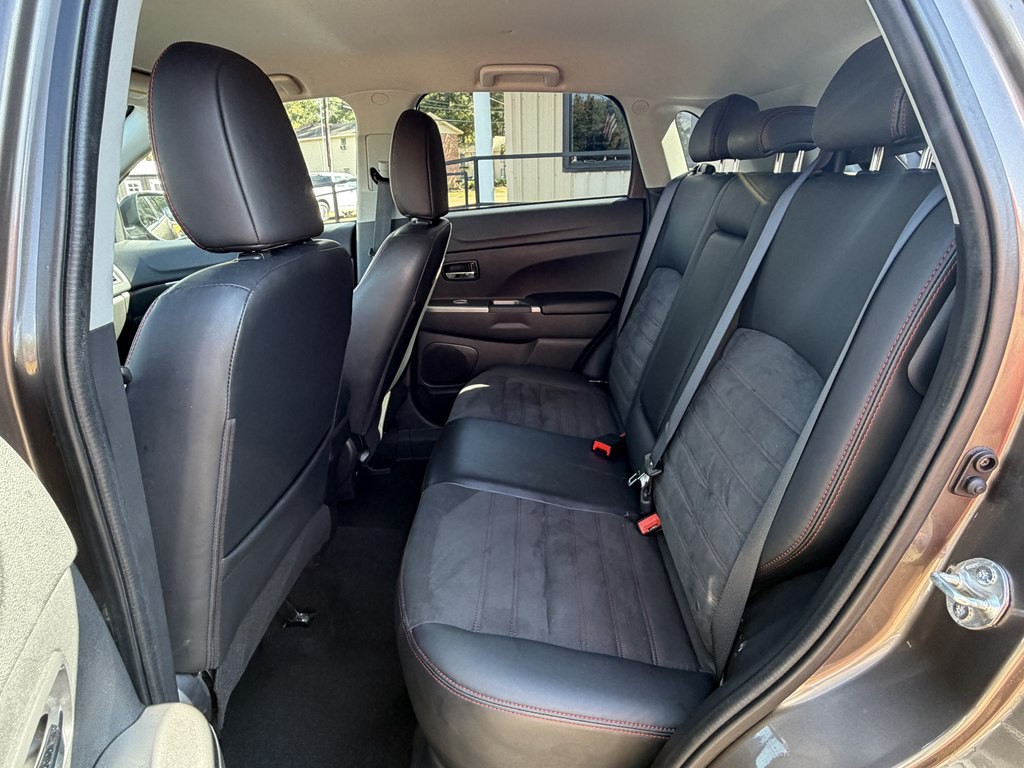 2018 Mitsubishi Outlander Image 10