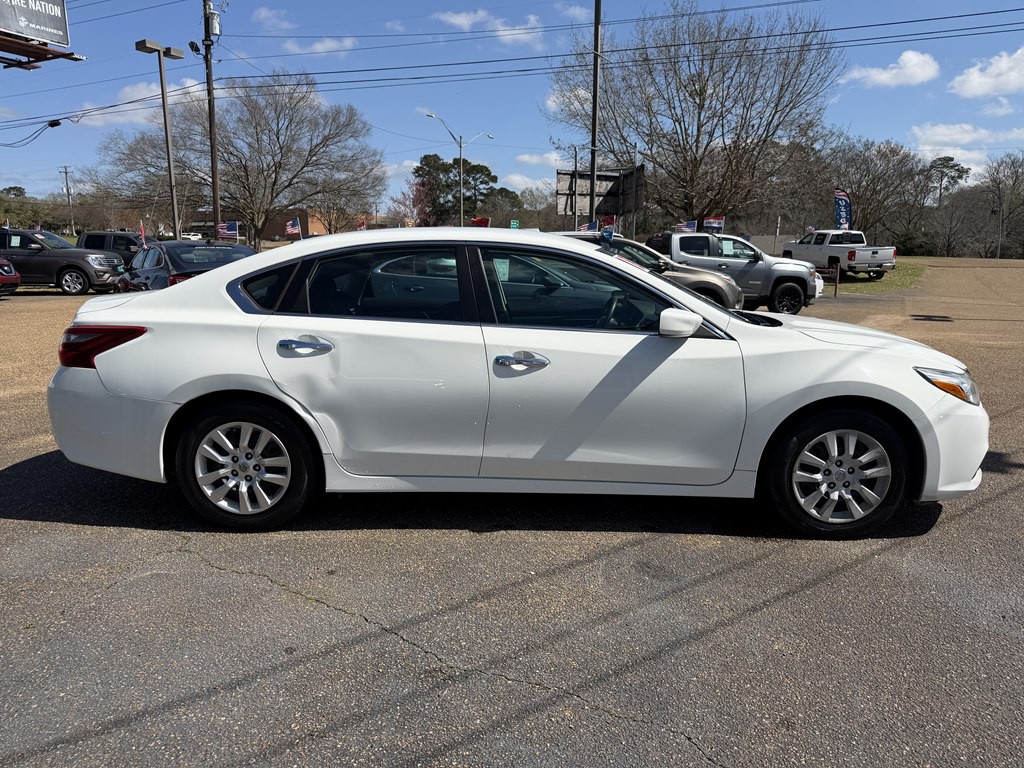 2018 Nissan Altima Image 8
