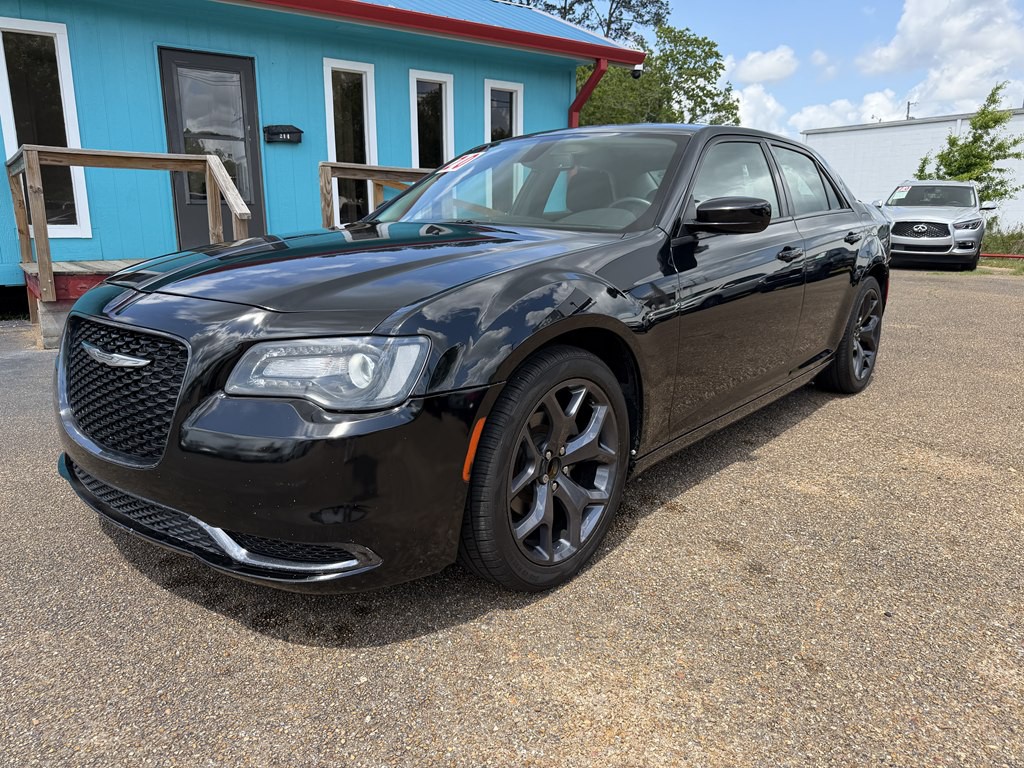 2020 Chrysler 300 Image 1