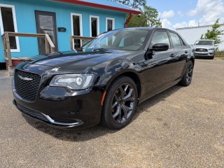 Image for 2020 Chrysler 300 Touring ID: 7213135