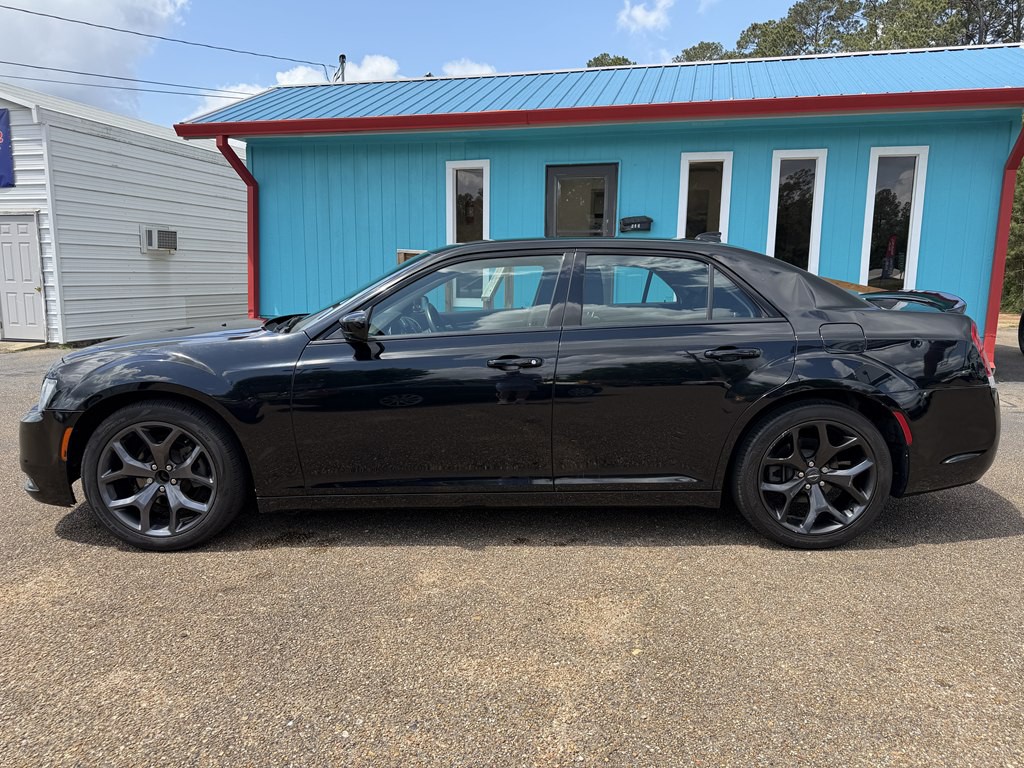 2020 Chrysler 300 Image 2