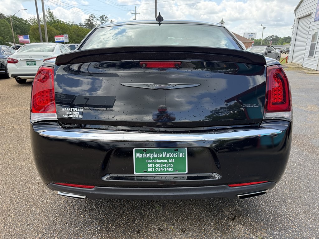2020 Chrysler 300 Image 4
