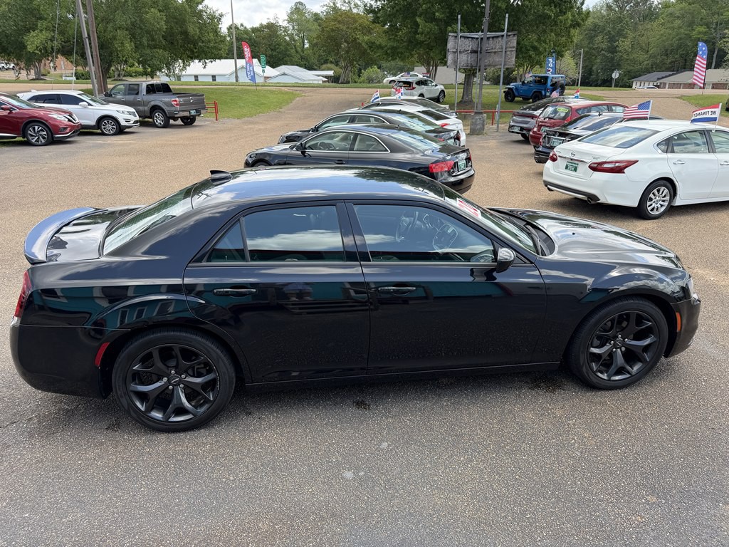 2020 Chrysler 300 Image 6