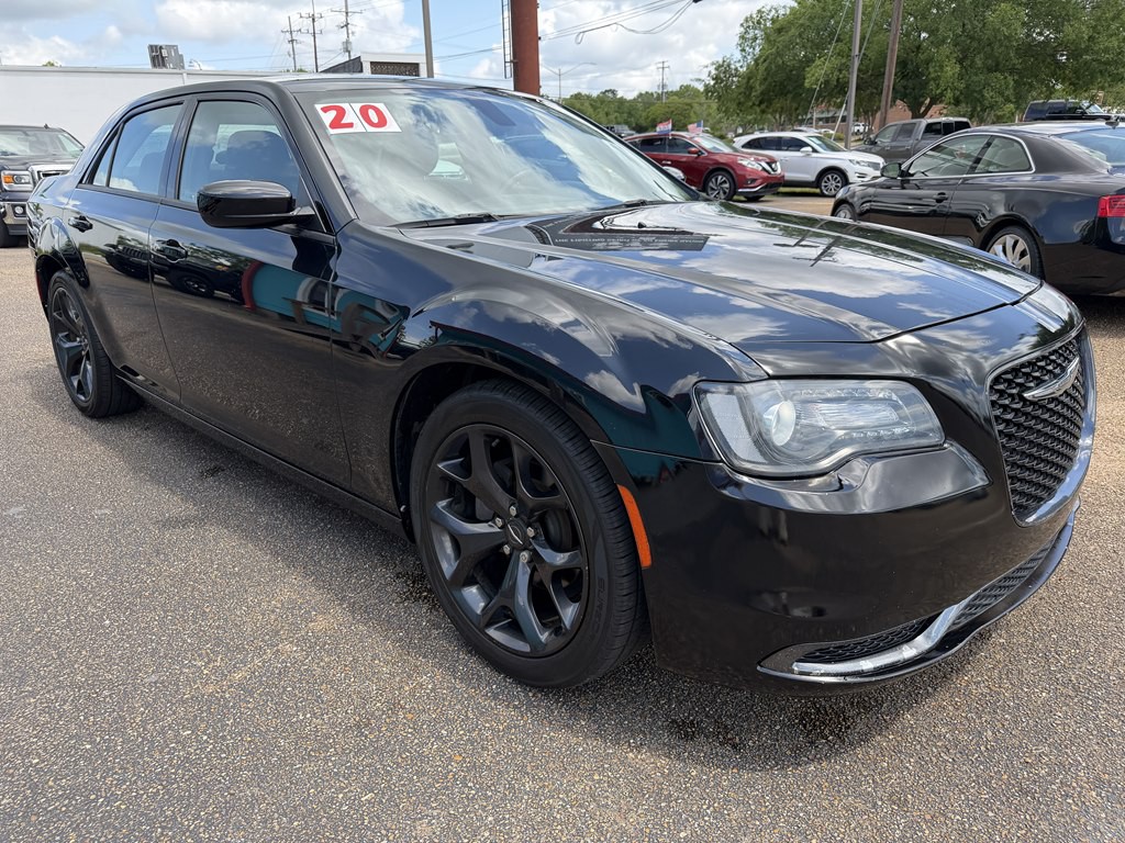 2020 Chrysler 300 Image 7