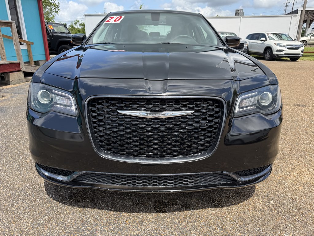 2020 Chrysler 300 Image 8