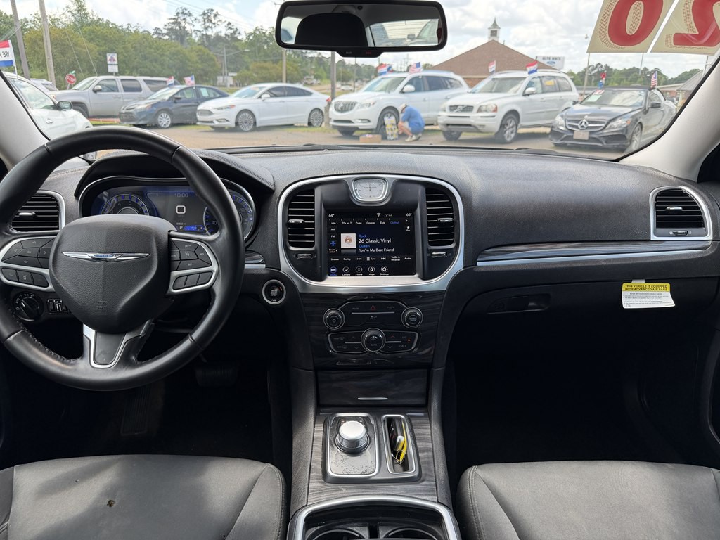 2020 Chrysler 300 Image 12