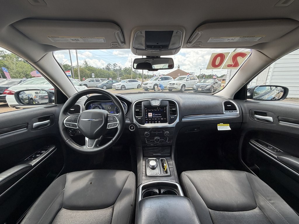 2020 Chrysler 300 Image 13