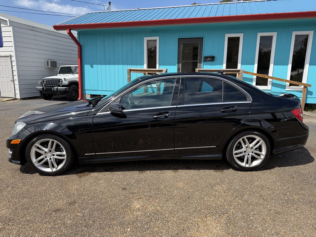 2013 Mercedes-Benz C-Class Image 2