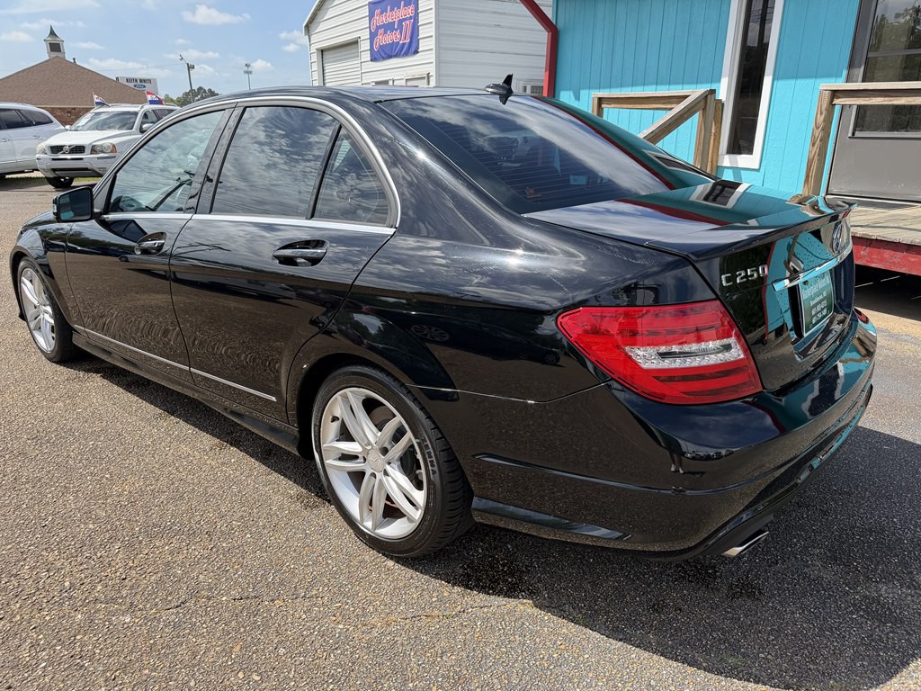 2013 Mercedes-Benz C-Class Image 3