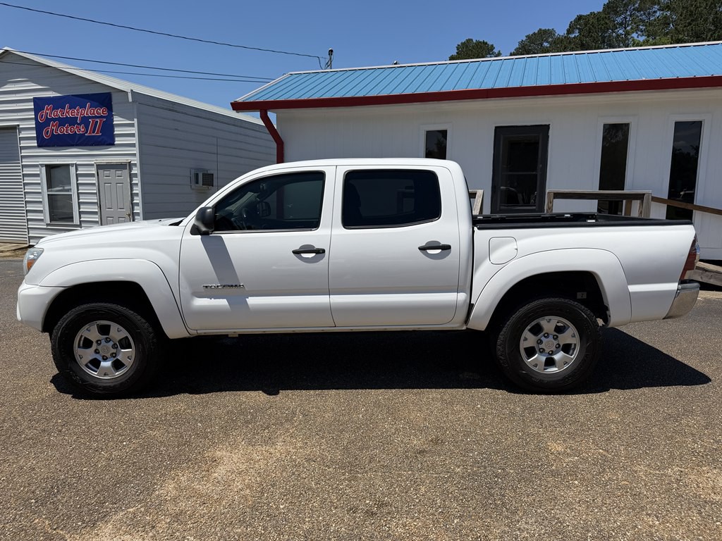 2013 Toyota Tacoma Image 2