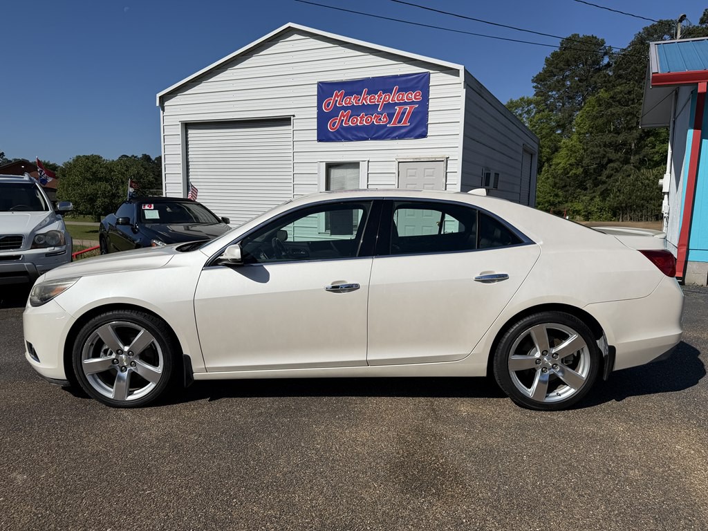 2013 Chevrolet Malibu Image 2