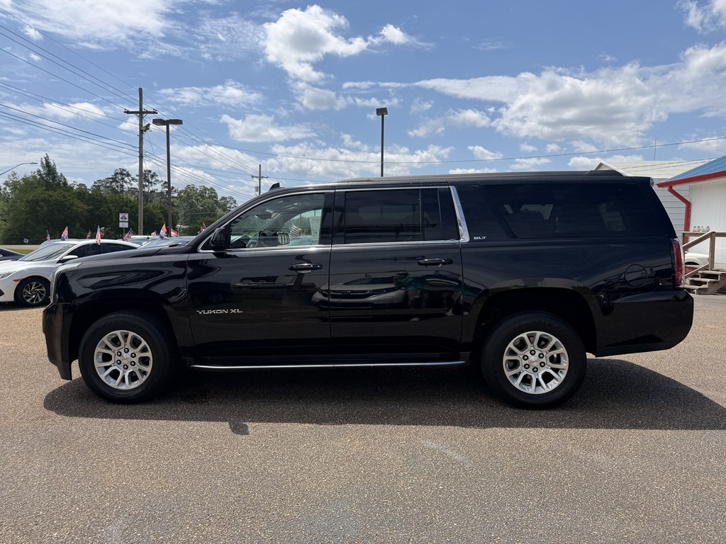 2017 GMC Yukon Image 2