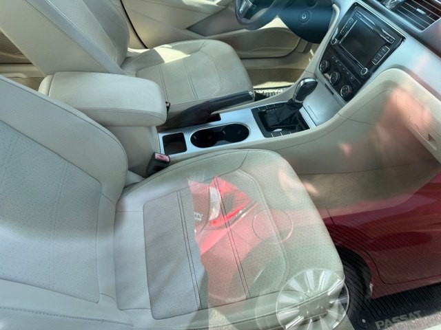 2013 Volkswagen Passat Image 2