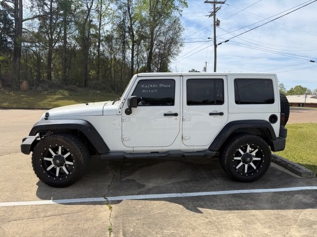 2013 Jeep Wrangler Unlimited Image 2