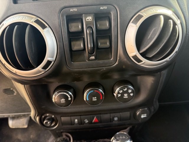 2013 Jeep Wrangler Unlimited Image 13