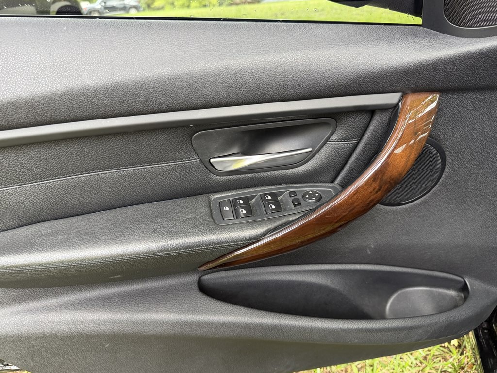 2015 BMW 3 Series Image 10