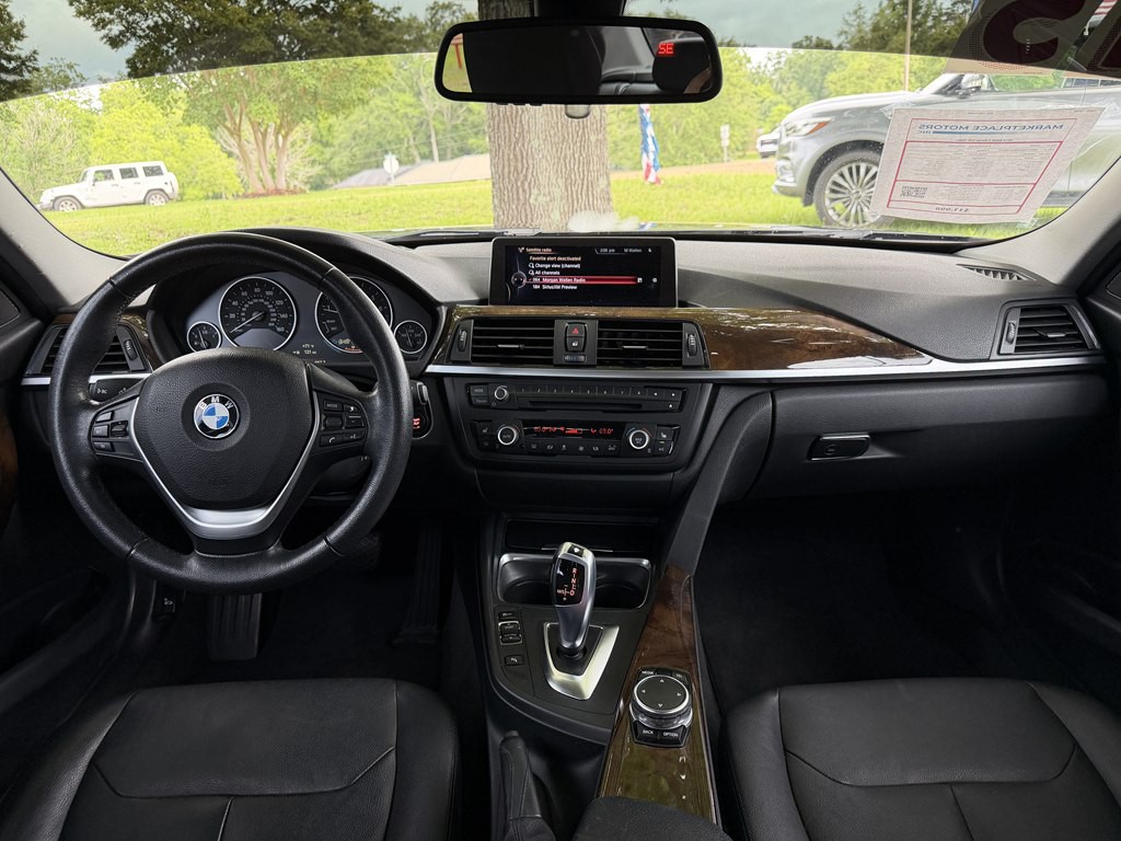 2015 BMW 3 Series Image 12