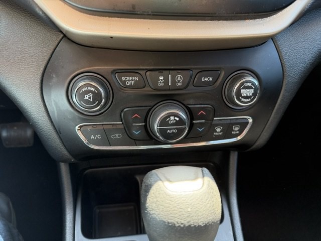 2015 Jeep Cherokee Image 12