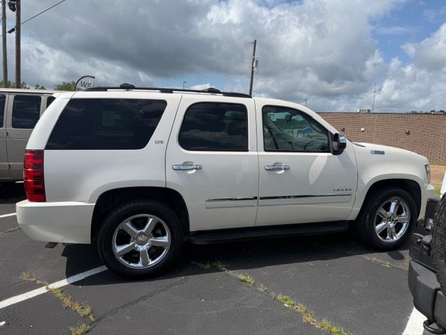 2012 Chevrolet Tahoe Image 2