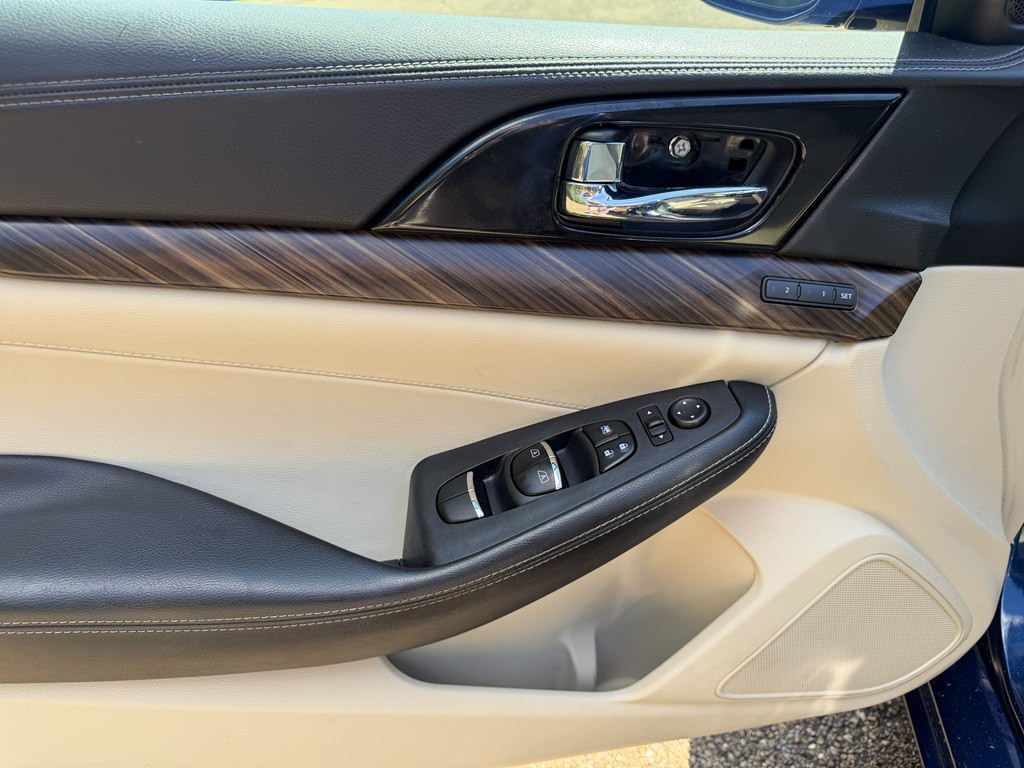 2017 Nissan Maxima Image 11