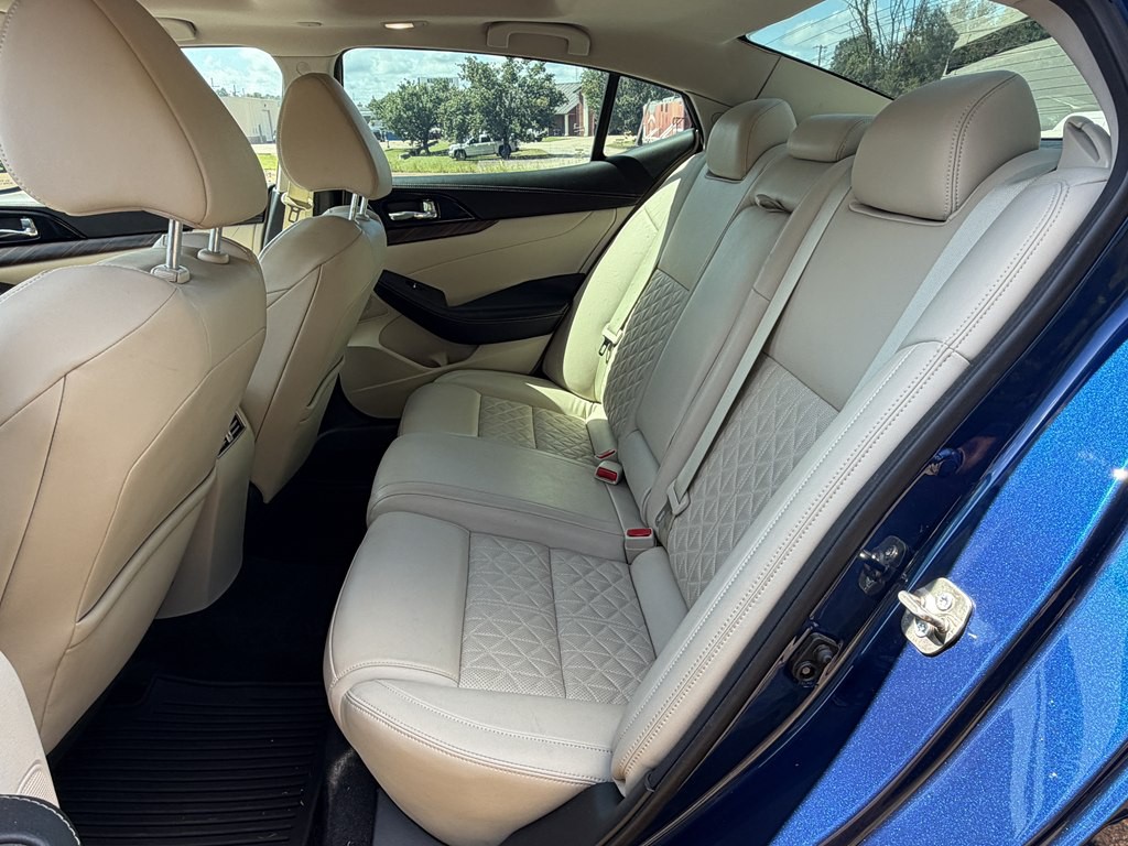 2017 Nissan Maxima Image 12
