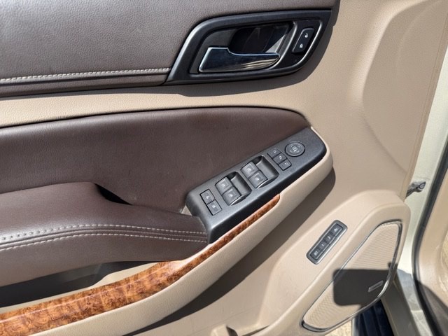 2016 Chevrolet Suburban Image 4