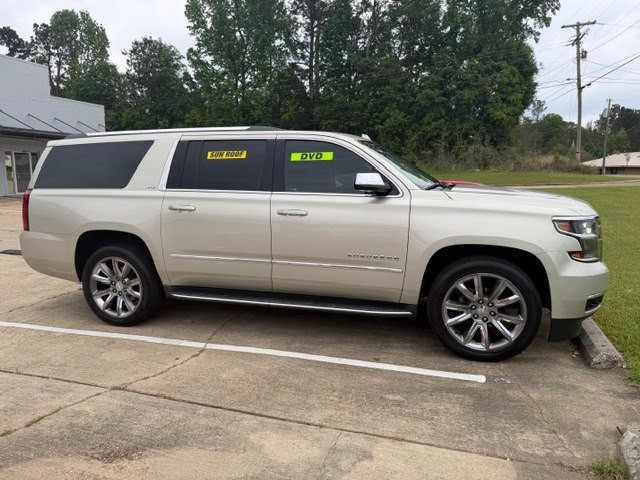 2016 Chevrolet Suburban Image 12